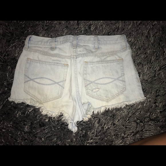 Light wash high waist denim distressed shorts - Picture 2 of 2